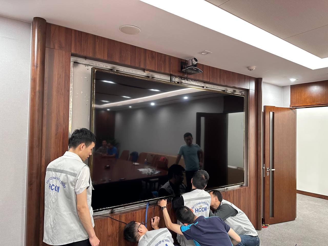 màn hình chuyên dụng lớn nhất